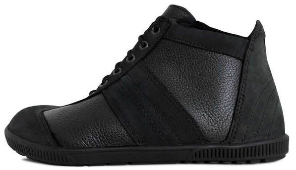 Barfußschuh als Winterstiefel aus schwarzem Rindsleder mit schwarzem Nubukleder
