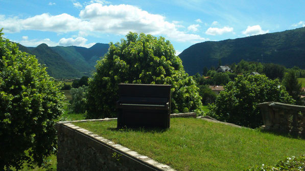 Exposition, Installation, Volière aux Pianos, Château de Montmort, Hautes Alpes
