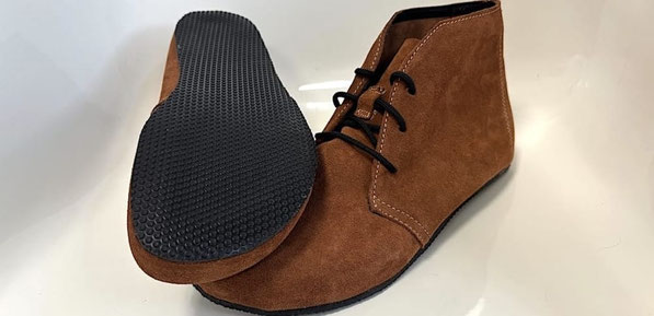 Braune Wildleder Barfußschuhe mit sichtbarer 3mm Sohle