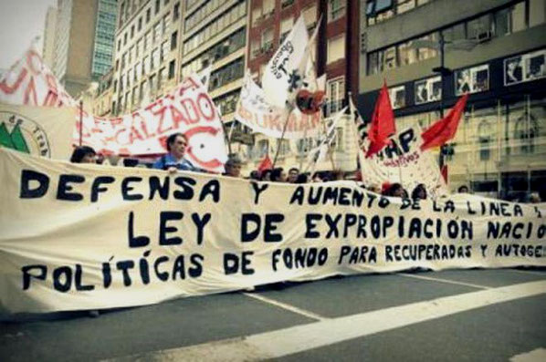 Arbejdere fra selvforvaltede virksomheder demonstrerer i Buenos Aires imod regeringens repressive tiltag
