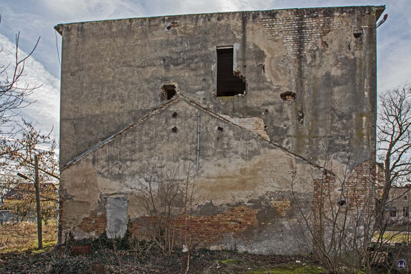 Historischer Gutshof Schloss Dahlewitz. Nur noch ein Abdruck im Putz ist von dem an das alte Lagerhaus angrenzendem Gebäude geblieben.