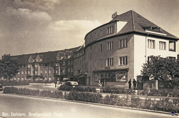 Das Kino Lida am Breitenbachplatz in Berlin. 1934 noch mit Ziegeldach. Foto Sammlung Lutz Röhrig.