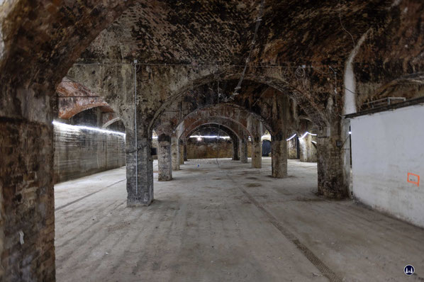 Auch im großen Kellergewölbe befindet sich eine alte Fasswaage - samt Häuschen zu deren Bedienung.