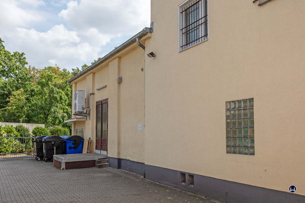 Die Roma - Lichtspiele in Lichtenrade. Seiteneingang des Saalanbaus.