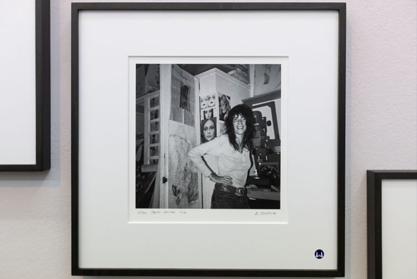 Albert Scopio: Patti Smith im Hotel Chelsea. Ausstellung in der Berliner Galerie FeldbuschWiesnerRudolph. Foto: Lutz Röhrig 2026