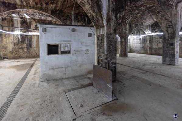 uch im großen Kellergewölbe befindet sich eine alte Fasswaage - samt Häuschen zu deren Bedienung.