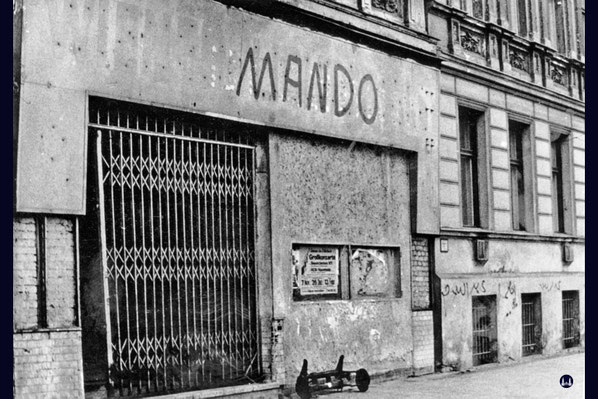 Die ehemaligen "Wiener Lichtspiele" in Berlin - Kreuzberg. Das in den 1960er Jahren im ehem. Kino eröffnete "Mando". 