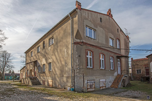 Historischer Gutshof Schloss Dahlewitz. Seitenansicht der ehemaligen Brennerei.