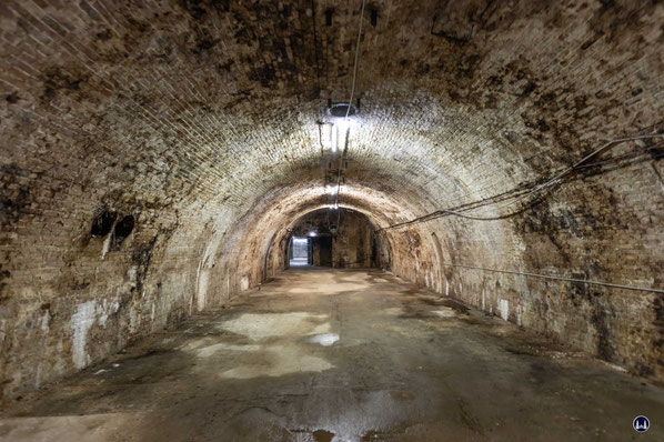 Immer wieder beeindruckend der Blick in die zahllosen, vom Hauptgang abzweigenden Nebengewölbe.