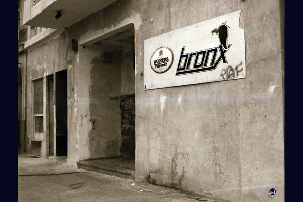 Die ehemaligen "Wiener Lichtspiele" in Berlin - Kreuzberg. Nach dem "Mando" zog die Hard-Rock Disco "Bronx in den ehem. Kinosaal. Foto: Herbert Scholz