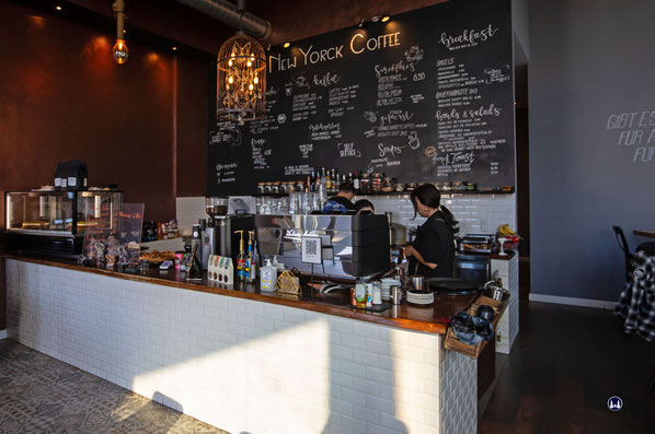 Blick in das an der Ecke Yorck- und Bautzener Straße befindliche Café "New Yorck". 