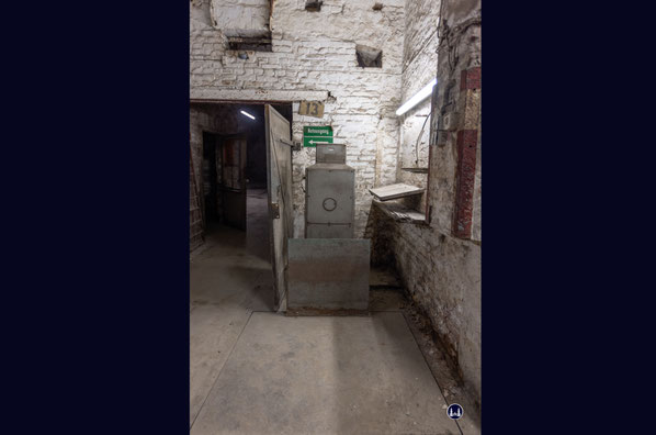 Auch eine alte Fasswaage findet sich im Zugangsbereich zu diesem Kellerteil.