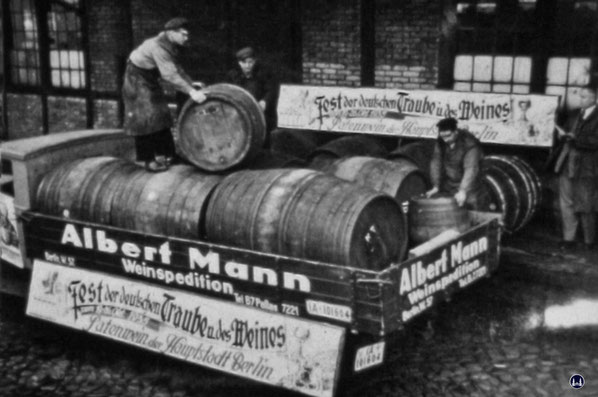 Die Beladung eines LKW der Fa. Mann auf dem Speditionsgelände an der Yorckstraße 1935.