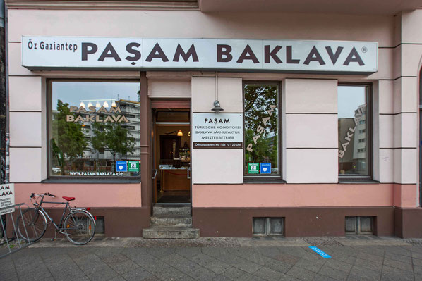 Das Ladengeschäft von Paşam Baklava in der Goebenstraße nahe dem U- und S-Bahnhof Yorckstraße.