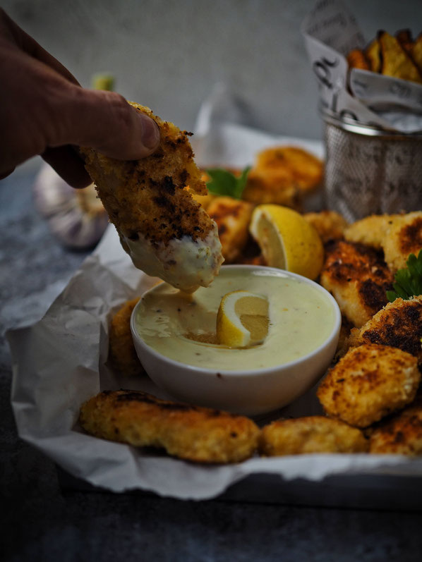 Knusprige Chicken Nuggets mit Zitronen-Mayonnaise