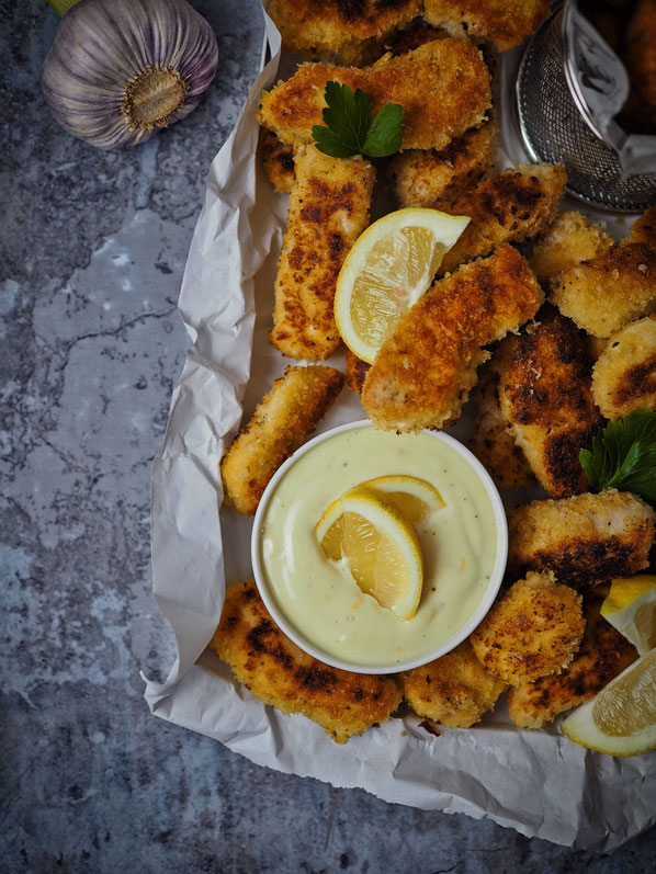 Knusprige Chicken Nuggets mit Zitronen-Mayonnaise