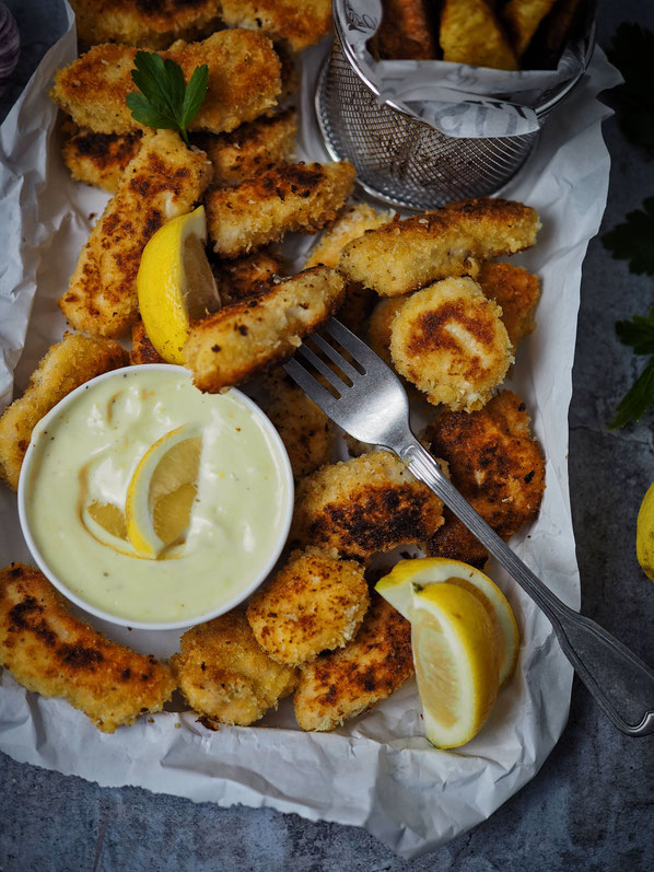 Knusprige Chicken Nuggets mit Zitronen-Mayonnaise