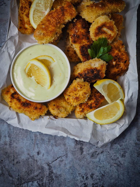 Knusprige Chicken Nuggets mit Zitronen-Mayonnaise