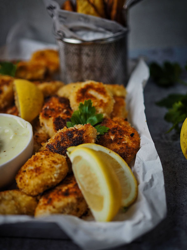 Knusprige Chicken Nuggets mit Zitronen-Mayonnaise