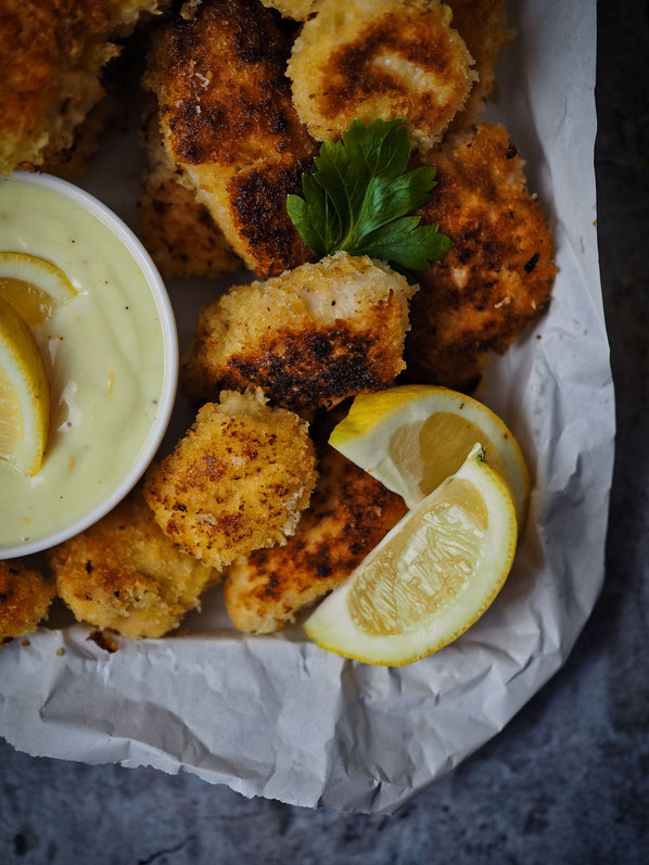 Knusprige Chicken Nuggets mit Zitronen-Mayonnaise