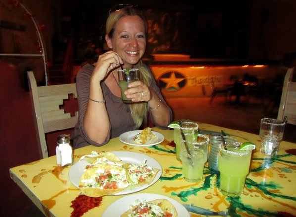 BEI TACOS, MARGARITAS & LIVE MUSIK