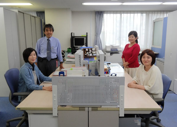 入っていただいて、すぐに事務局がお出迎え致します！