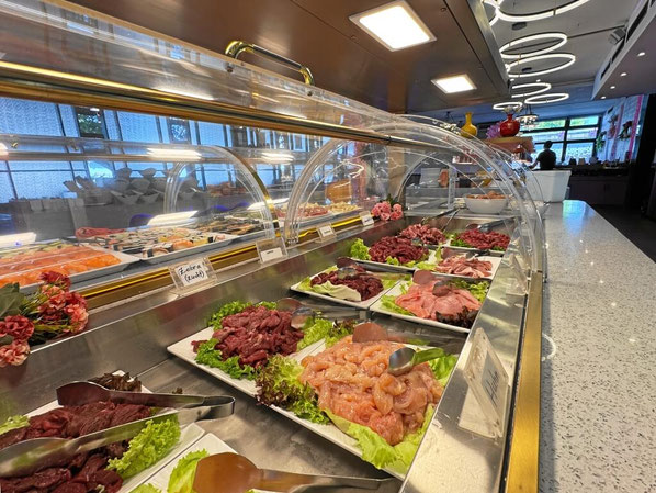 Garnelen, Fisch, Rindersteaks für den Teppanyaki-Grill