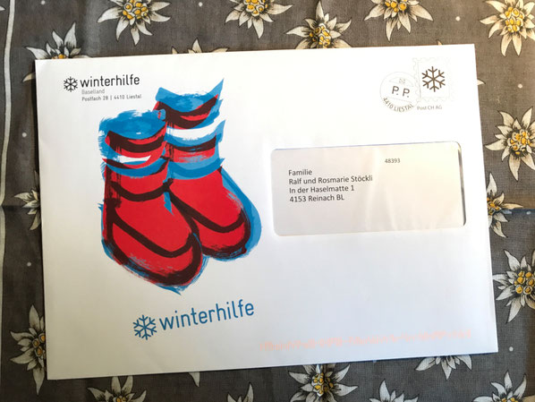 Ein gutes Beispiel, das den Wert der Couverts aufzeigt: das Kampagnensujet auf der Weissfläche erhöht die Aufmerksamkeit beim Adressaten.