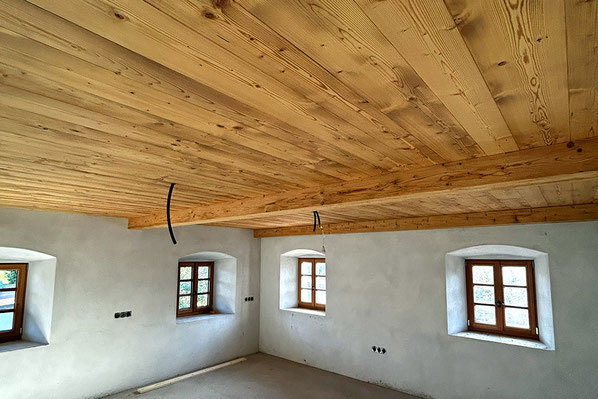 Innenausbau und Sanierung mit Holz Tirol