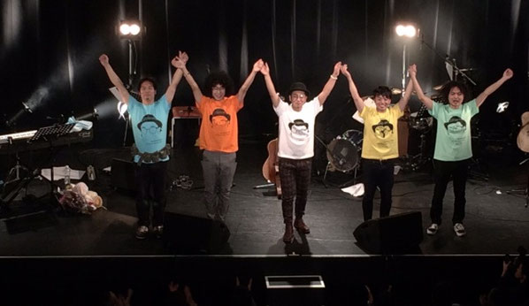 渋谷マウントレーニアホールの10周年記念ライブで最後の挨拶をするママノリア