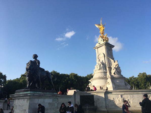 Buckingham palace square