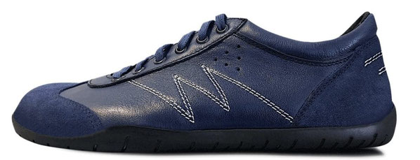 Barfuß Laufschuh aus Leder Blau mit weißen Ziernähten, Perforationen in Leder und schwarzer Laufsohle