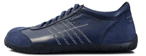 Barfuß Laufschuh aus Leder in Blau mit weißen Ziernähten und schwarzer Laufsohle