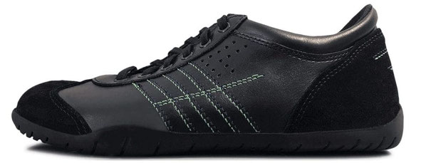Barfuß Laufschuh aus Leder Schwarz mit grünen Ziernähten und schwarzer Laufsohle