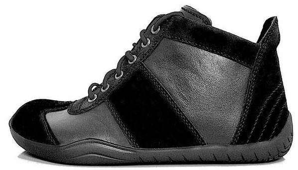 Knöchelhoher Barfußschuh aus schwarzen Leder