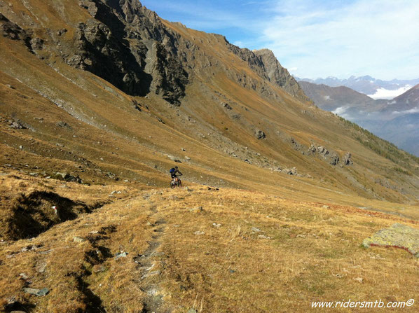 da qui in avanti stop alle foto....solo goduria in kilometri infiniti di mulattiera tutta in sella......... 