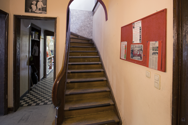 Lortzingclub in Berlin - Lichtenrade. Blick auf die Treppe und zum Anrichteraum.