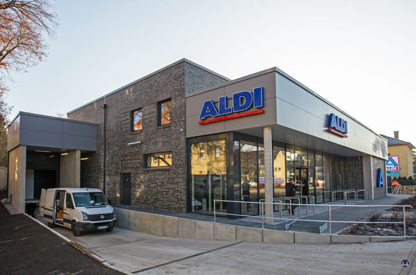 Die Bismarck-Lichtspiele in Berlin-Lichtenrade, Zescher Straße. Der neue Aldi an Stelle des ehemaligen Kinos.