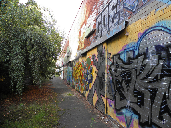 Zollpackhof der Anhalter Bahn, Berlin, Yorckstraße. Gleisseite mit Eisenbahn-Ladetore.