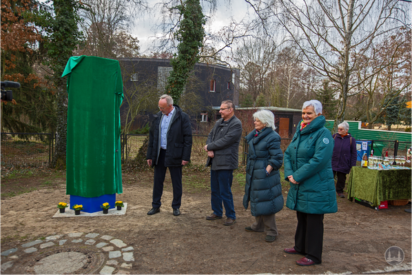 Bruno Taut, Blankenfelde-Mahlow. Privates Wohnhaus Bruno Taut. Enthüllung der Stele im Beisein des Bürgermeisters.