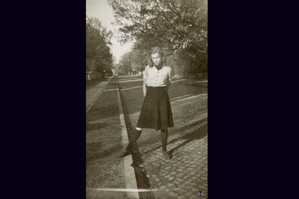 Kunststiftung Ruth Baumgarte. Bettina Dickmann, Freundin von Ruth Baumgarte, 1945 in Lichtenrade.