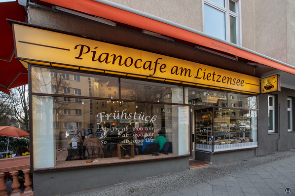 Pianocafé am Lietzensee. Schaufensterfront Neue Kantstraße.