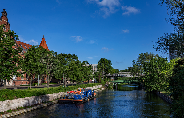 Brückenprüfschiff Argusauge an der Köthener Brücke.