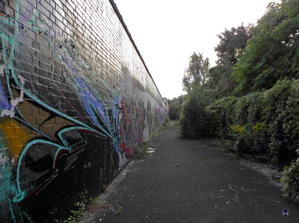 Zollpackhof der Anhalter Bahn, Berlin, Yorckstraße. Gleisseite mit künstlerischen Motiven.