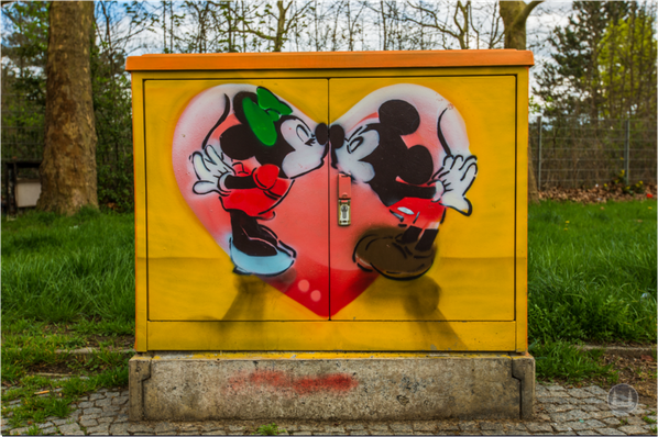 Street Art in Berlin. Zu schön, um wegzusehen. Micky Mouse in Marienfelde.