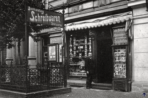 Ludwig Wilde Buchhandlung. Kreuzberg, Körtestraße.  Ansicht des Landens in der Fichtestraße um 1920.