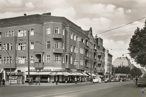 Wolle-Pfeiffer, Berlin Mariendorfer Damm. Ansicht des Ursprungsladens am Mariendorfer Damm.