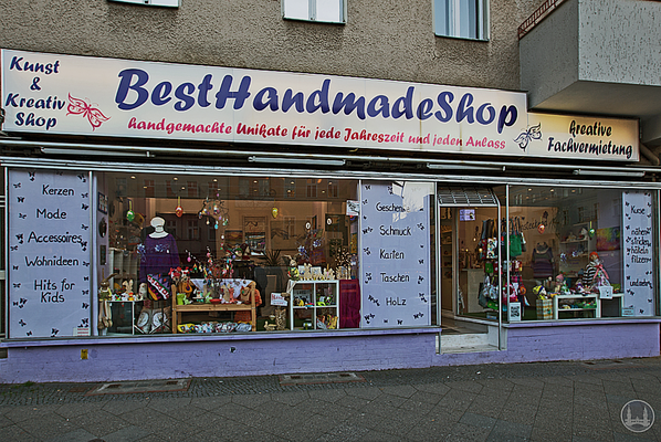 Der BestHandmadeShop am Tempelhofer Damm. Schaufensterfront.