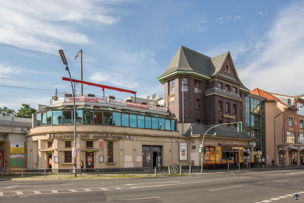 Stellwerk Lio in Berlin Lichterfelde - Ost. Blick auf das Restaurant "Stellwerk".