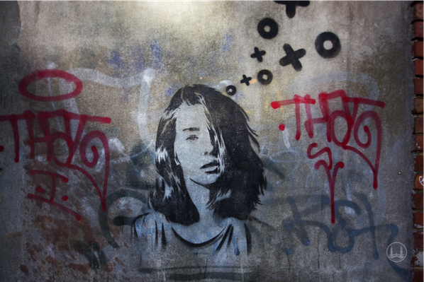 Street Art in Berlin. Zu schön, um wegzusehen. Schönheit in der Schöneberger Straße.